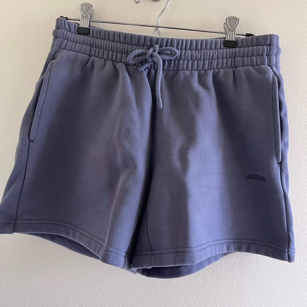 ARITZIA COZY FLEECE BOYFRIEND MID-THIGH SWEATSHORT